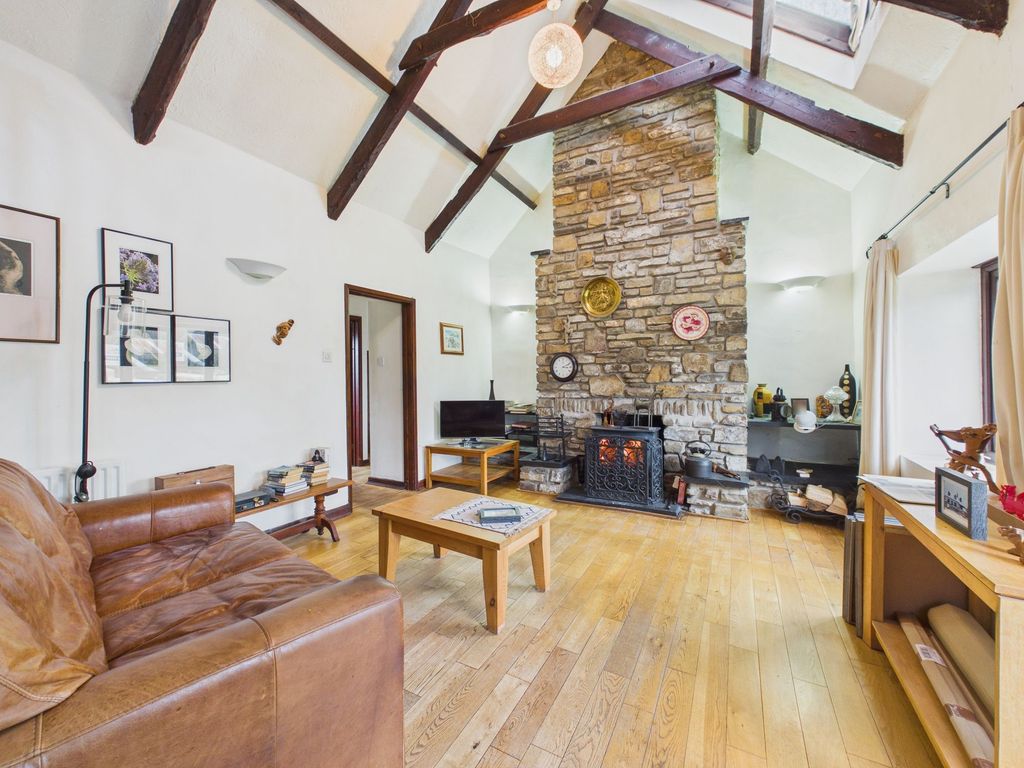 Property photo 3 of 27