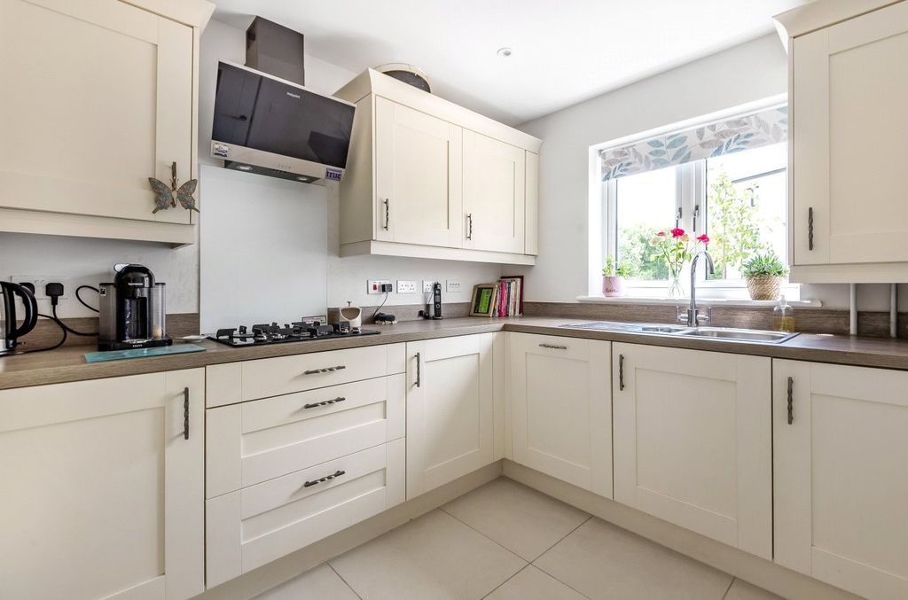 Property photo 2 of 11 Picture No. 13