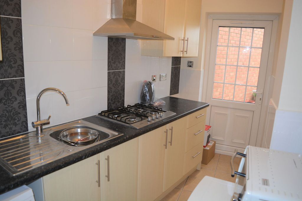 Property photo 1 of 4 Kitchen