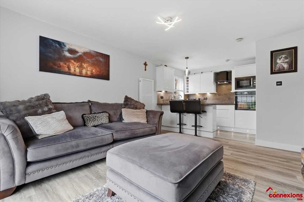 Property photo 2 of 18 Open Plan Lounge & Breakfasting Kitchen (1)