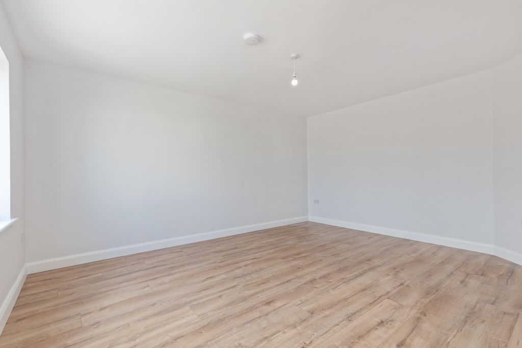Property photo 3 of 26