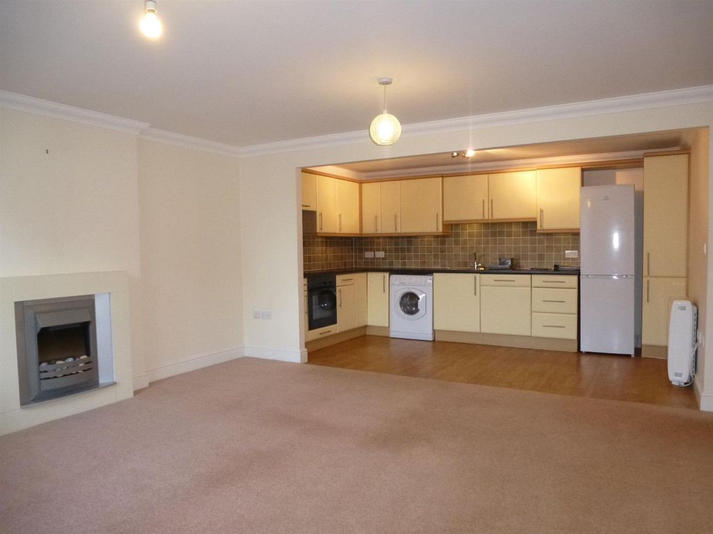 Property photo 2 of 11 1 Brunel House - Sitting Room (2).Jpg