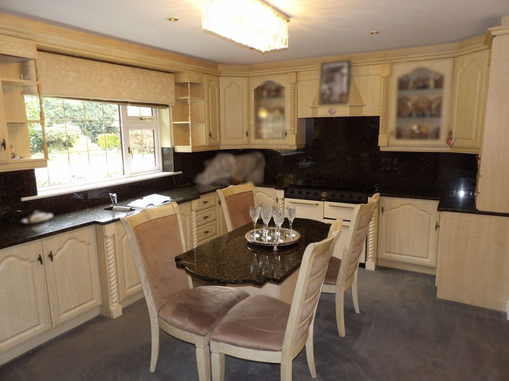 Property photo 2 of 14 Kitchen