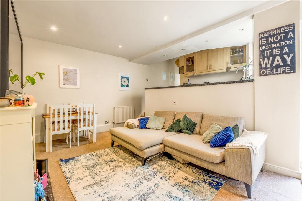 Property photo 2 of 14 Crescent Rd-2.Jpg