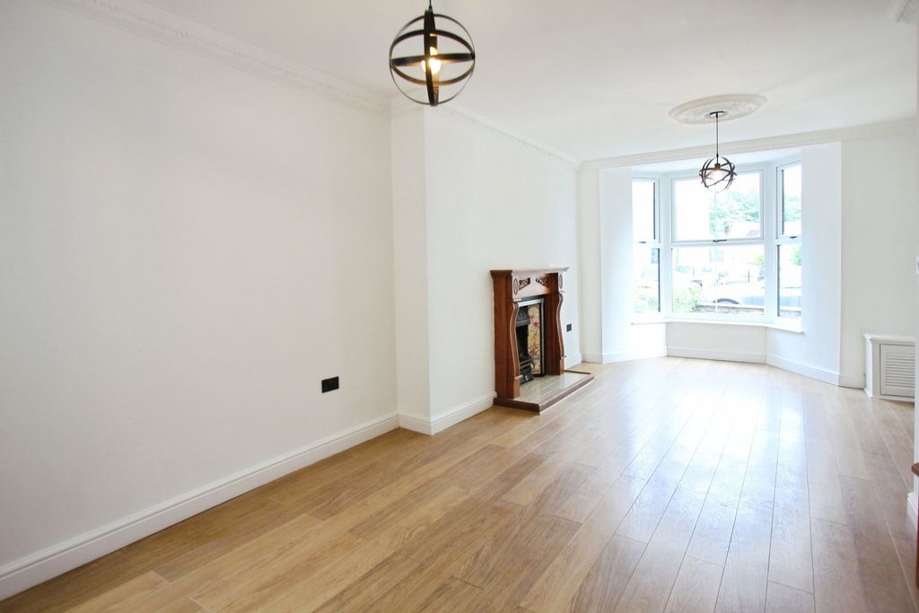 Property photo 2 of 34
