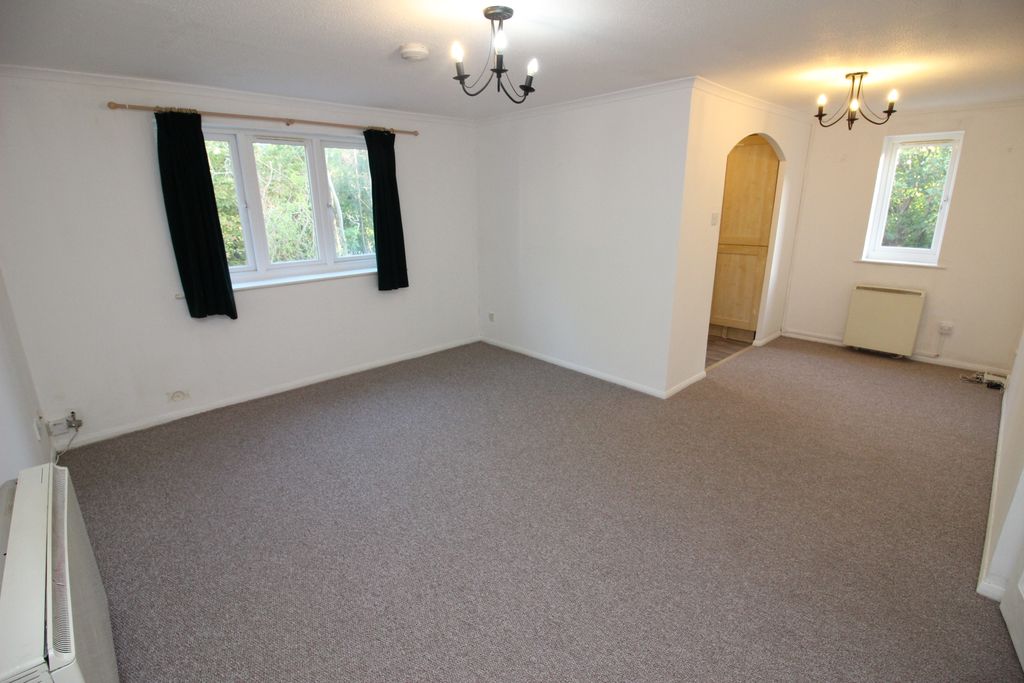 Property photo 3 of 8