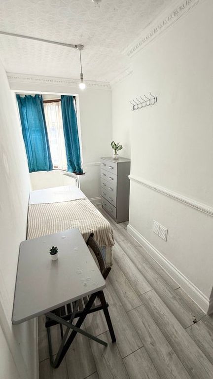 Property photo 1 of 2