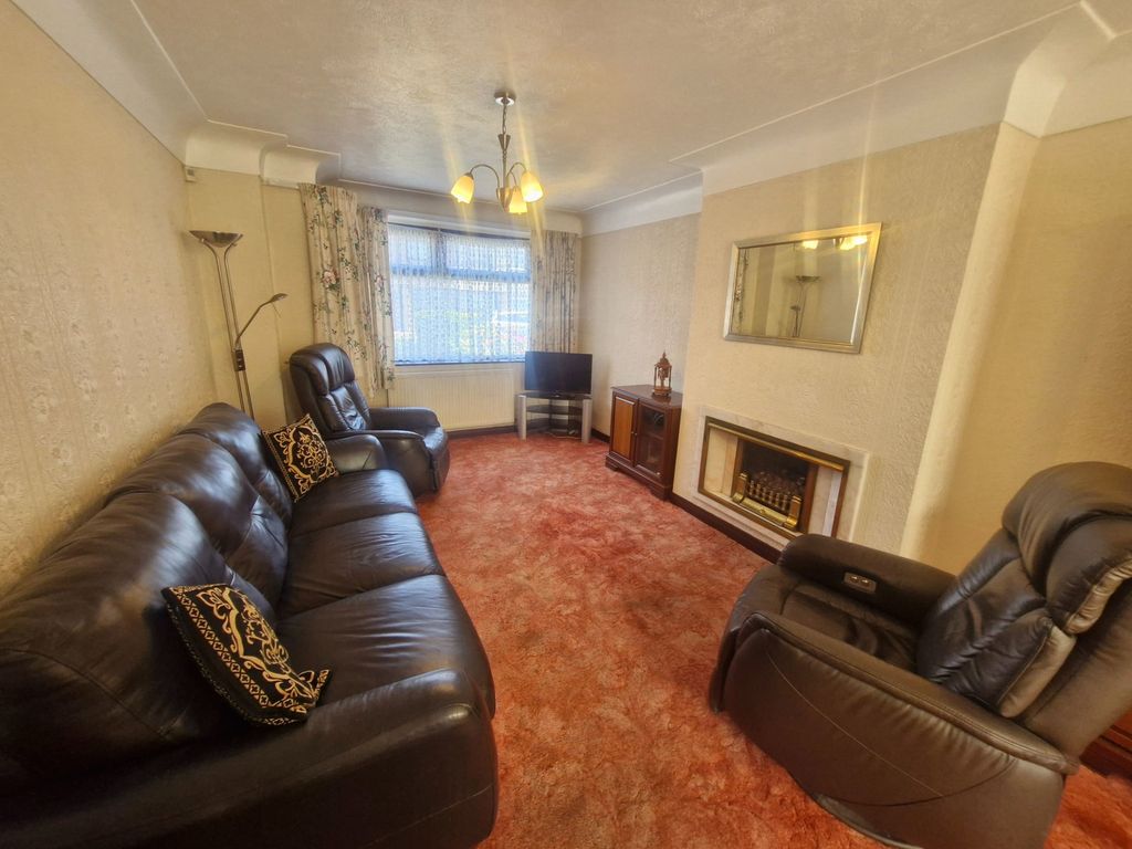 Property photo 2 of 28