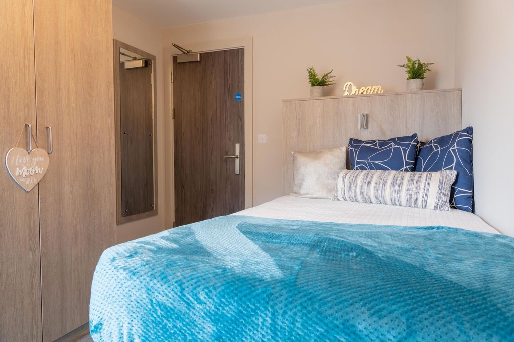 Property photo 3 of 8 Bright, Neatly Styled Bedroom With A Comfortable d...