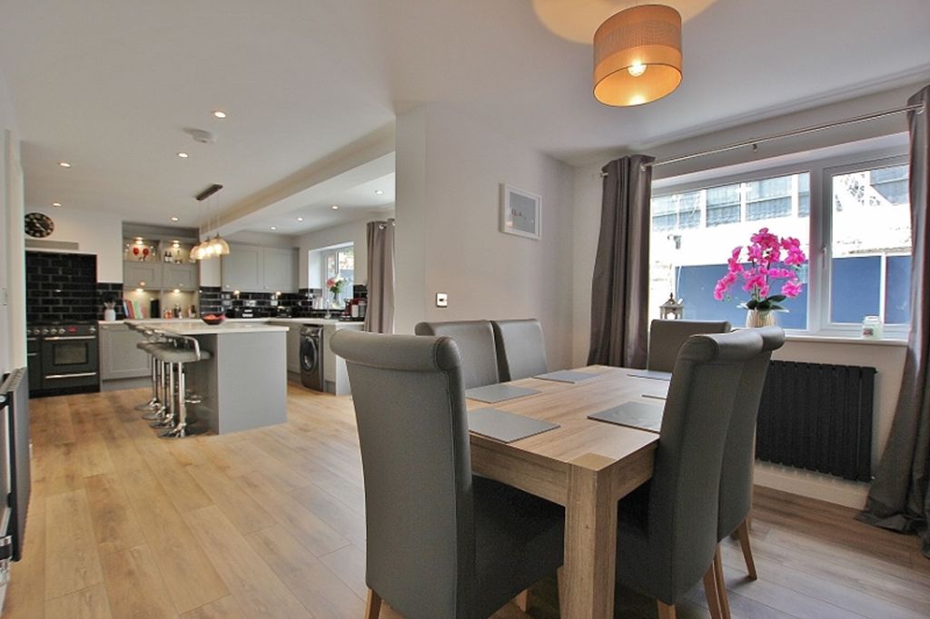 Property photo 3 of 28 Photo 7