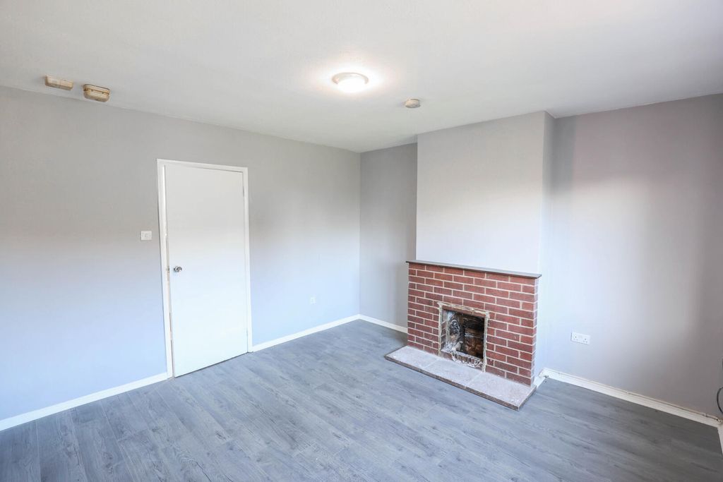 Property photo 3 of 17 Living Room