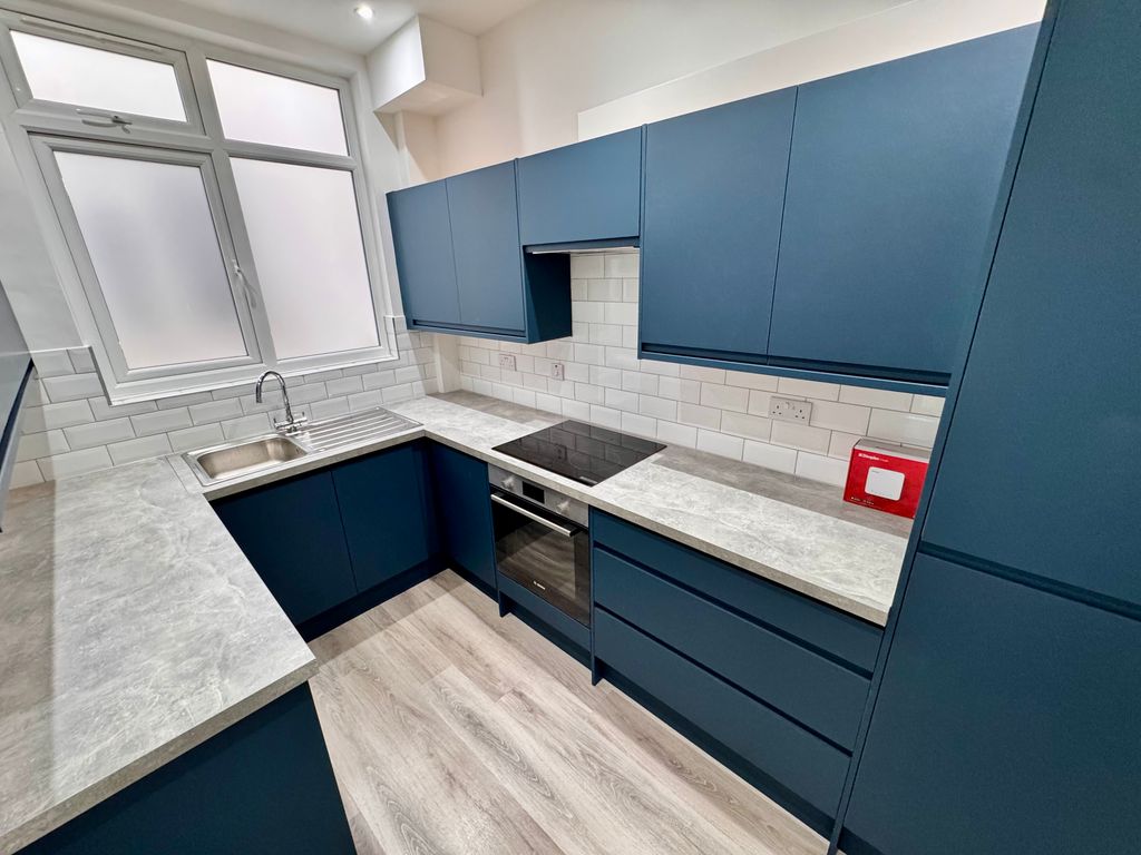 Property photo 2 of 6 2_9 Phoenix Court - Kitchen