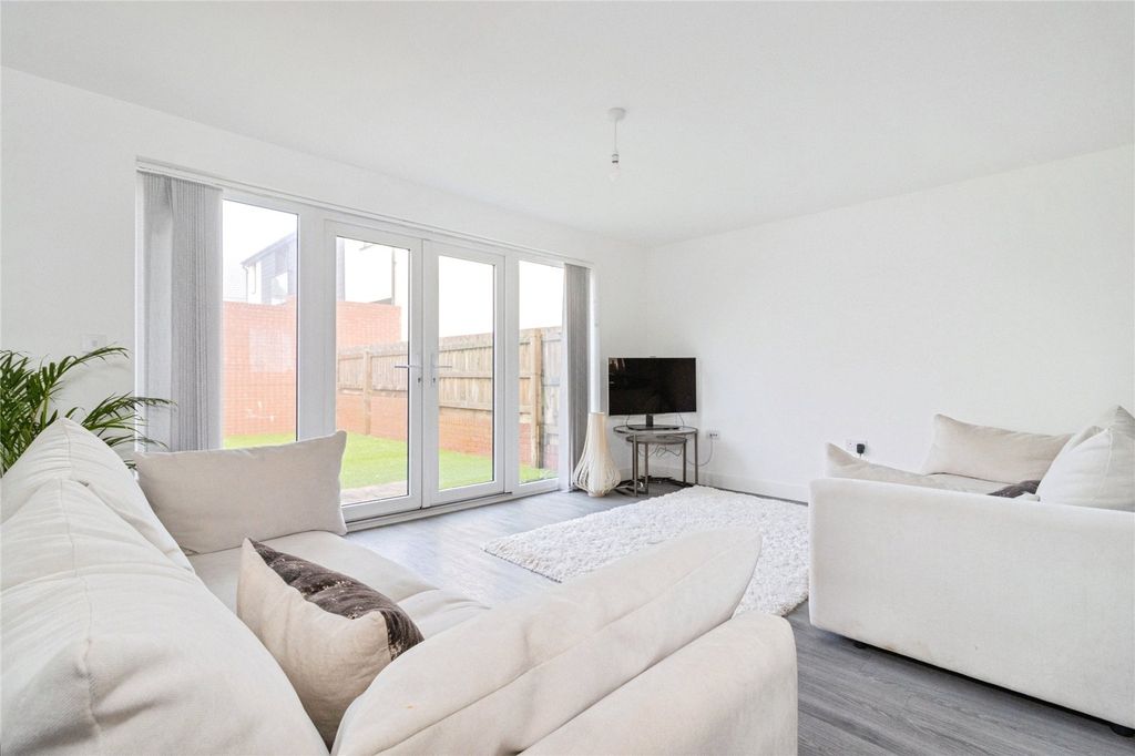 Property photo 2 of 15 Picture No. 19