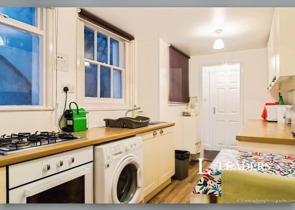 Property photo 3 of 7 Kitchen