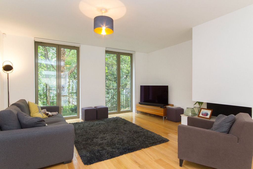 Property photo 2 of 12 Picture No. 24