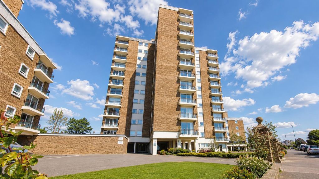 Property photo 1 of 17 Osfront.Png