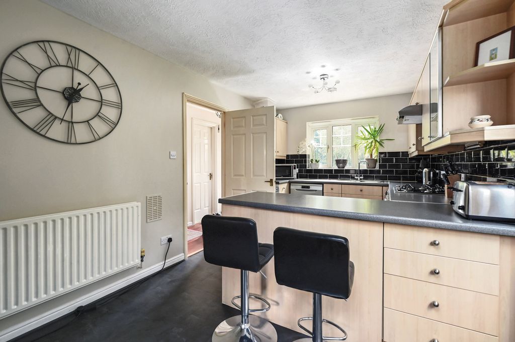Property photo 2 of 13 11 Old Forge End (11)