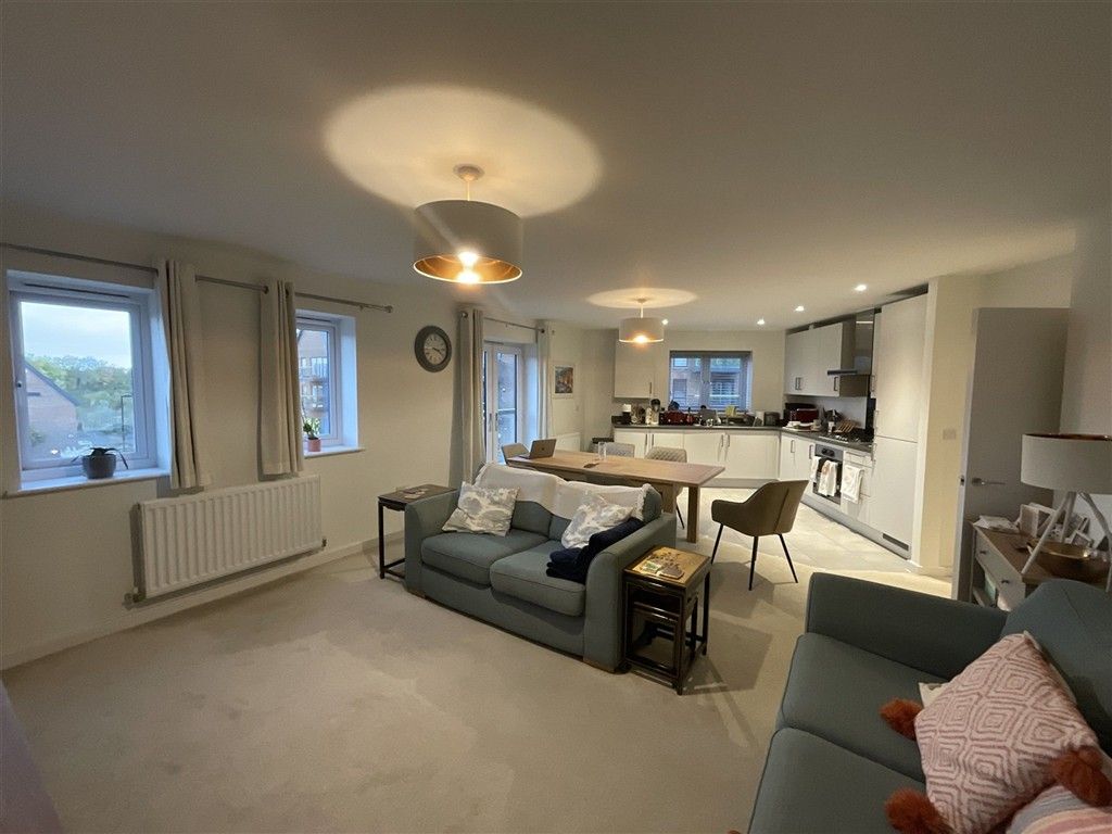 Property photo 2 of 8 Lounge