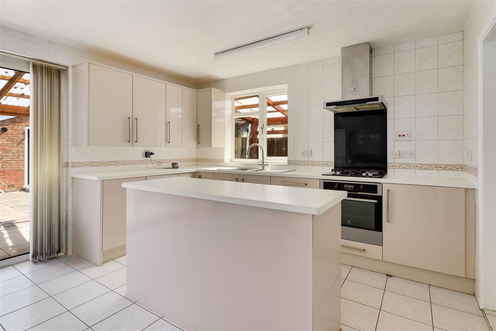 Property photo 3 of 28 Img (16).Jpg