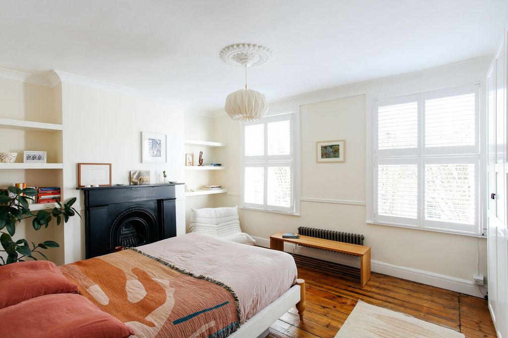 Property photo 2 of 34