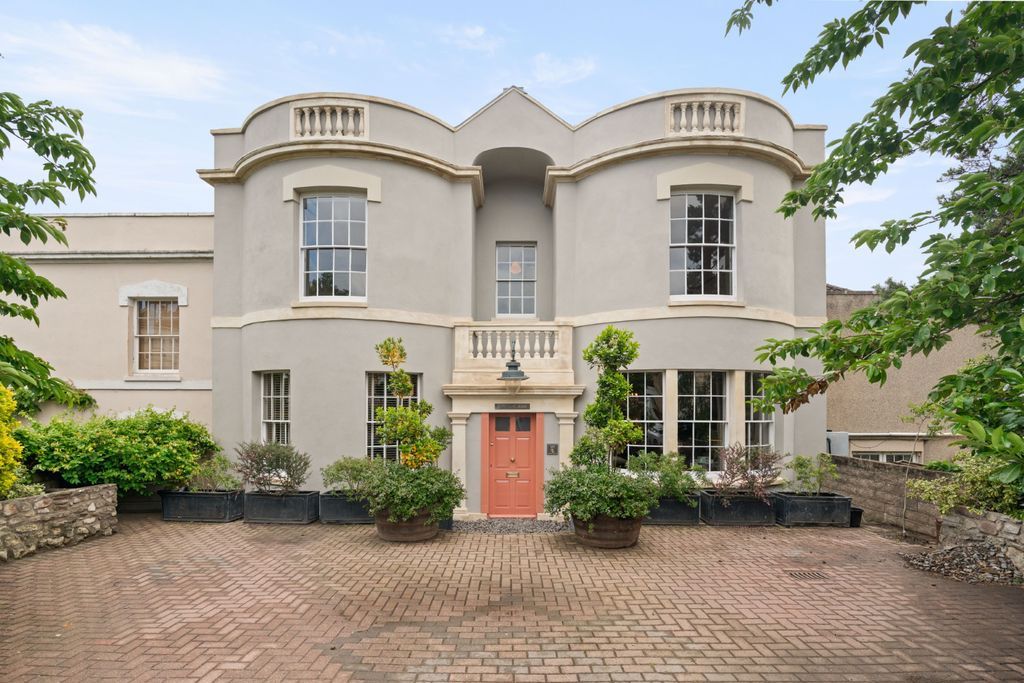 Property photo 1 of 17 External