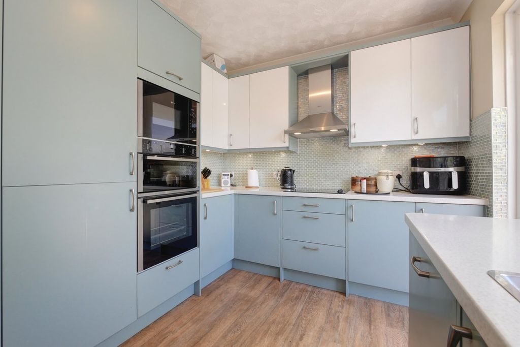 Property photo 2 of 34