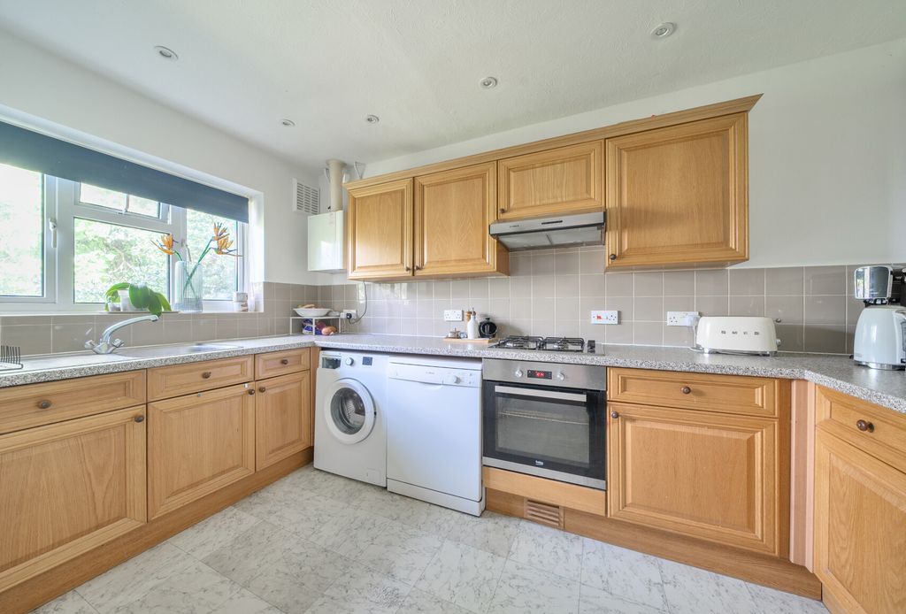 Property photo 2 of 12 1446013-11-69Dfa4...