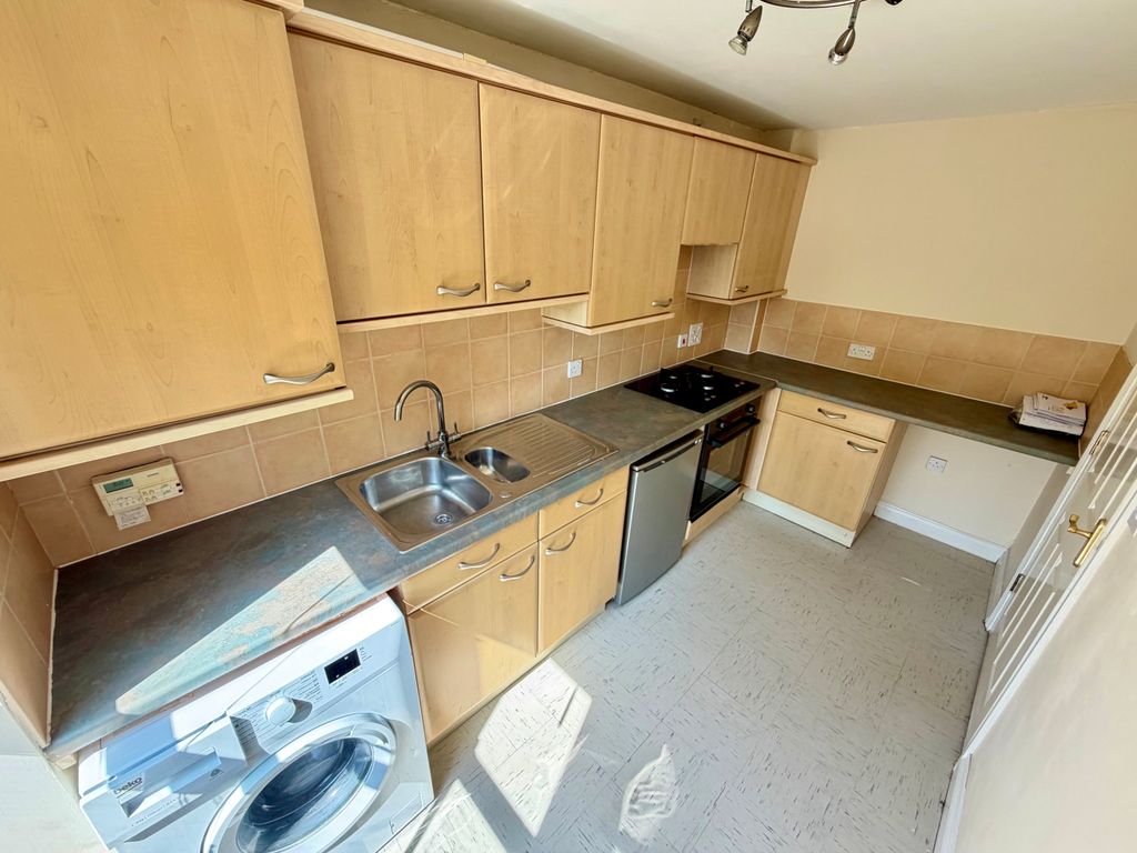 Property photo 3 of 12