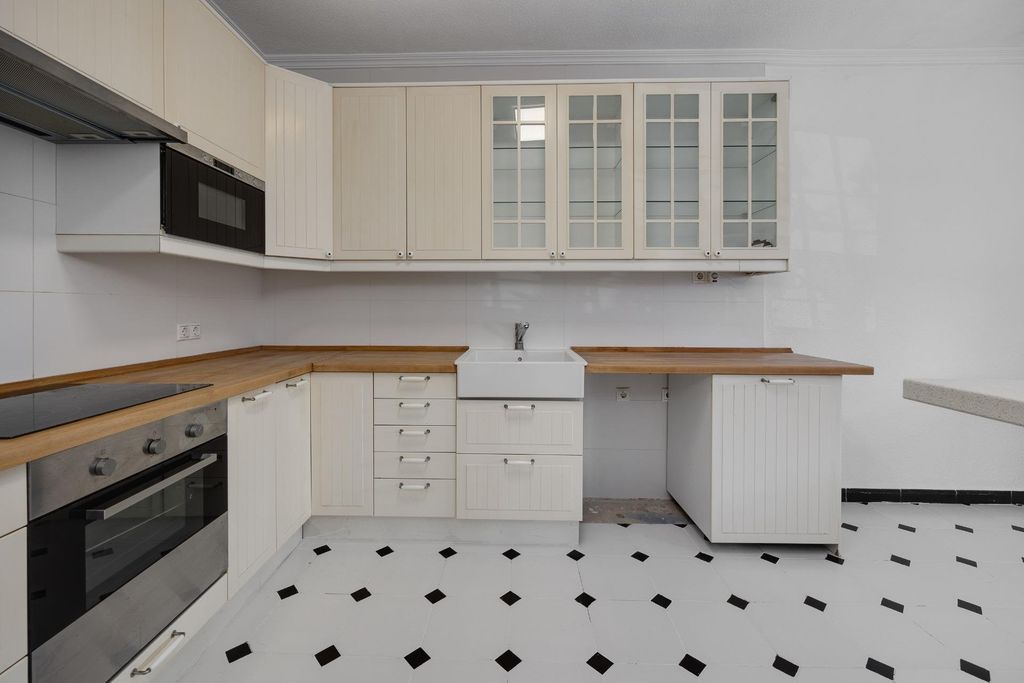 Property photo 3 of 47