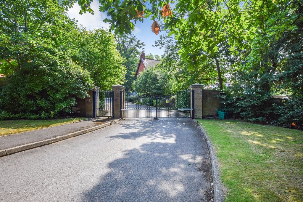 Property photo 2 of 11 Picture No. 14