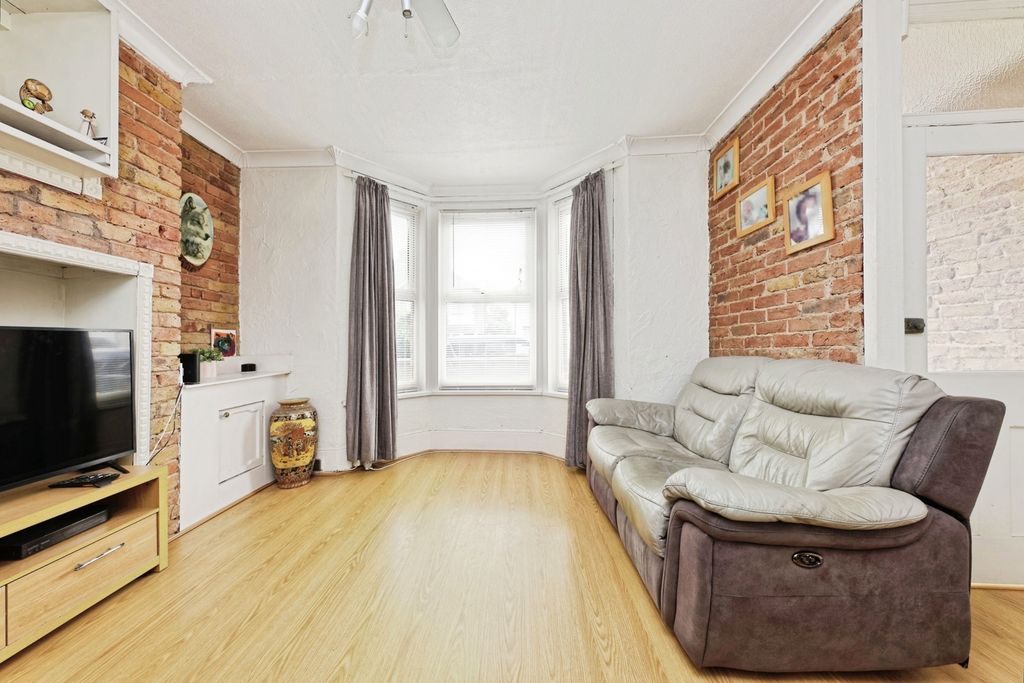 Property photo 3 of 18 Pbox-Img.Jpg