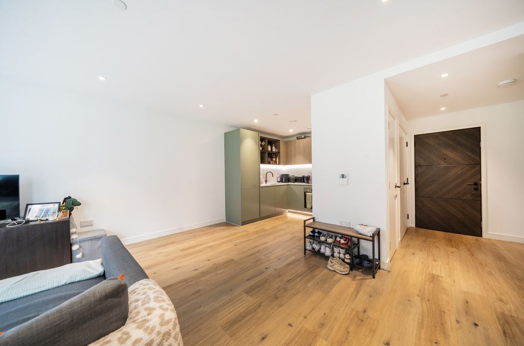 Property photo 3 of 17 1465068-11-6A0Db9...