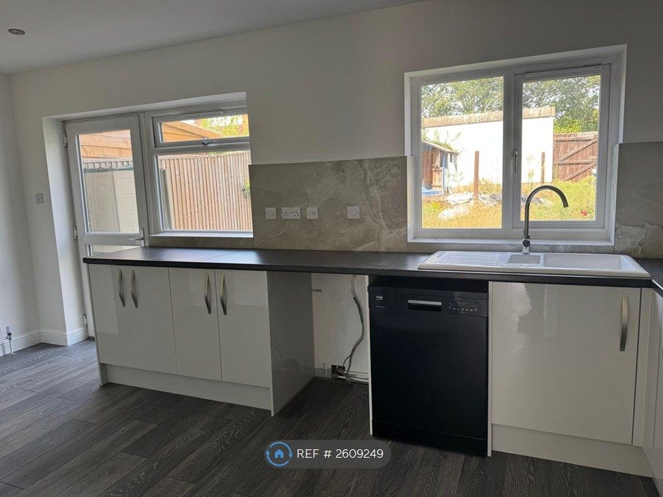 Property photo 3 of 18 Kitchen-Diner 3