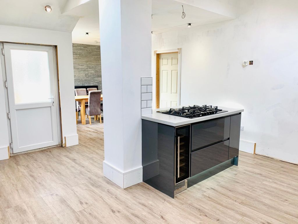 Property photo 3 of 12 Kitchen