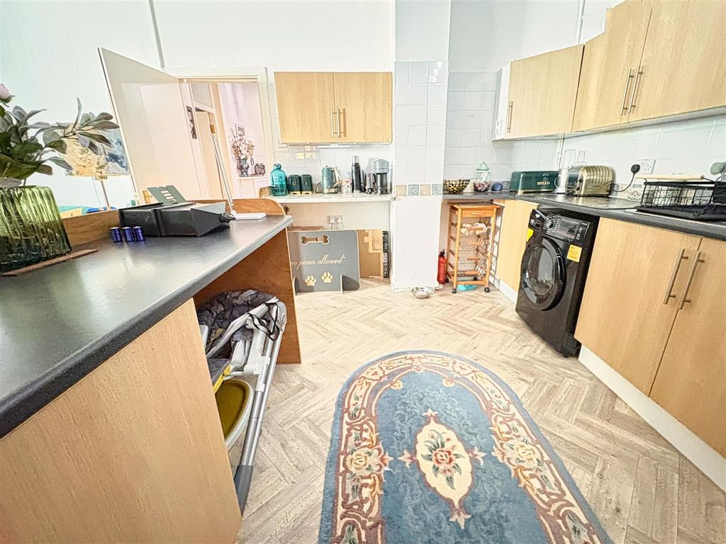 Property photo 3 of 6 Kitchen/ Living Room
