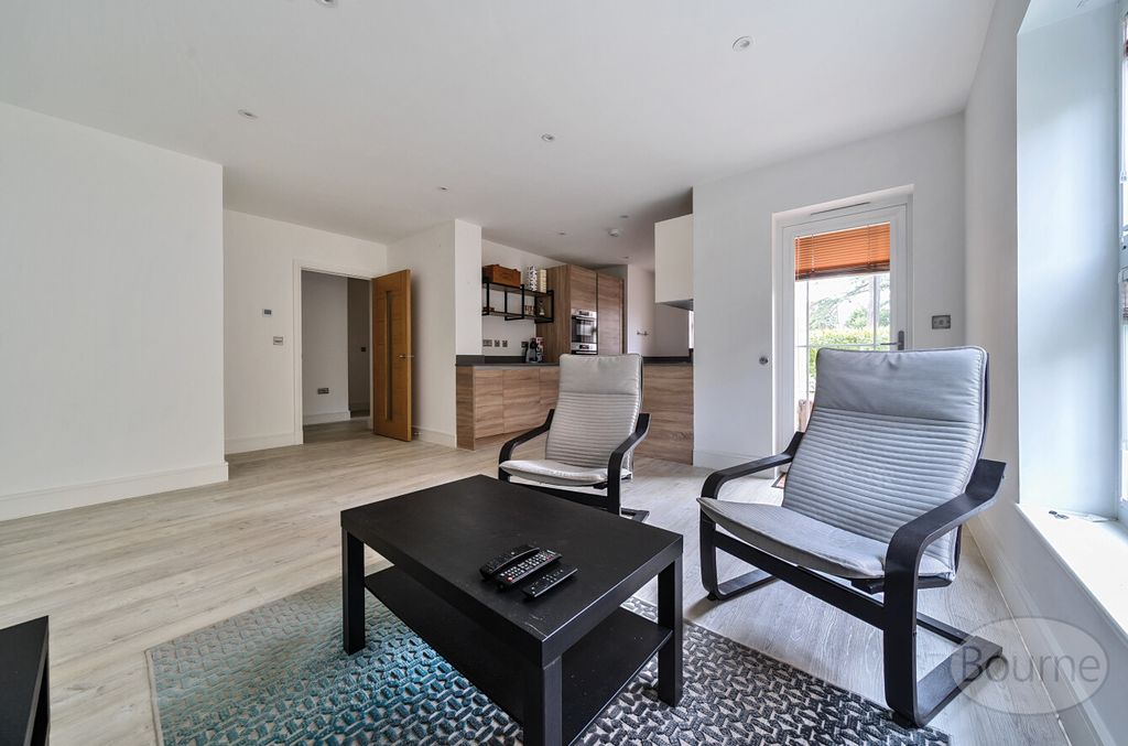 Property photo 3 of 17 1851Bb07-3175-4Aa...