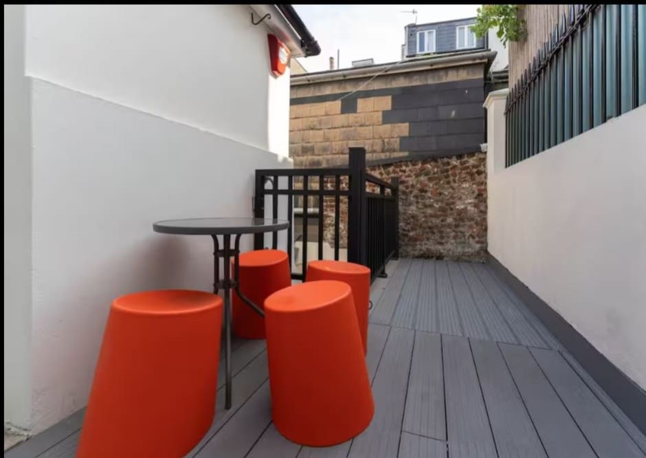 Property photo 3 of 17 Outside Space 2