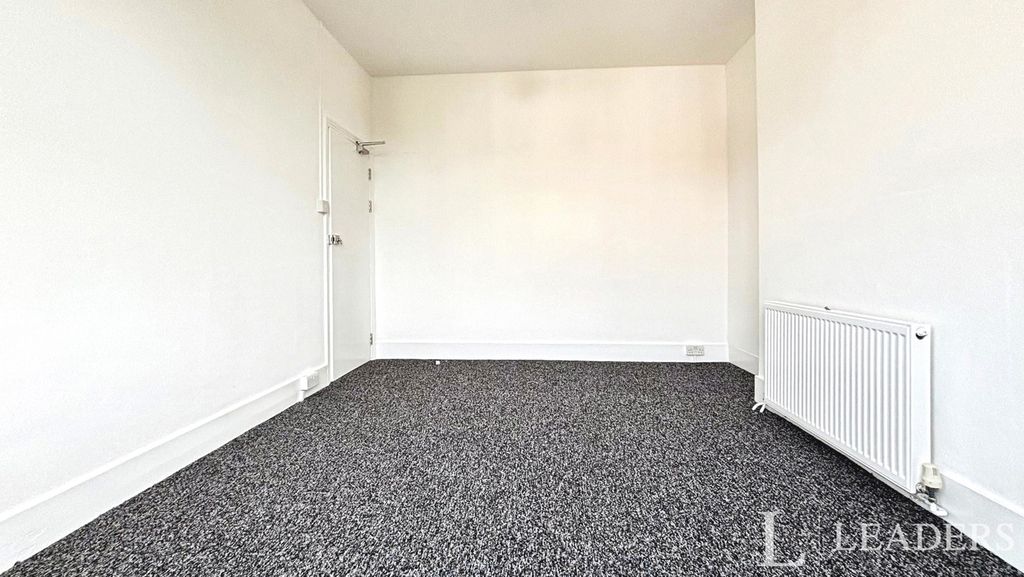 Property photo 3 of 10 Room