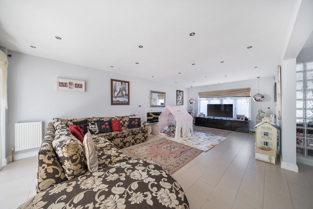 Property photo 2 of 22 1353708-19-68c3Ef...