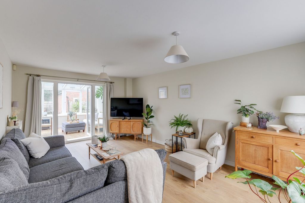 Property photo 2 of 25 Living Room