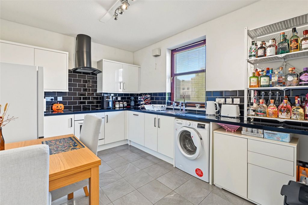 Property photo 3 of 10 Kitchen