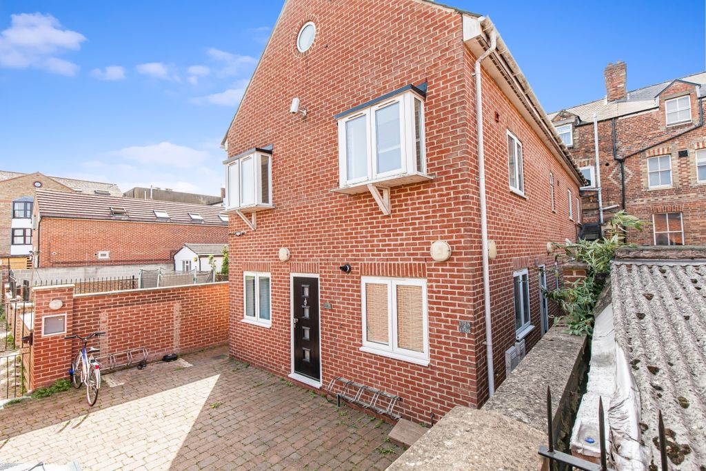 Property photo 1 of 9 142537