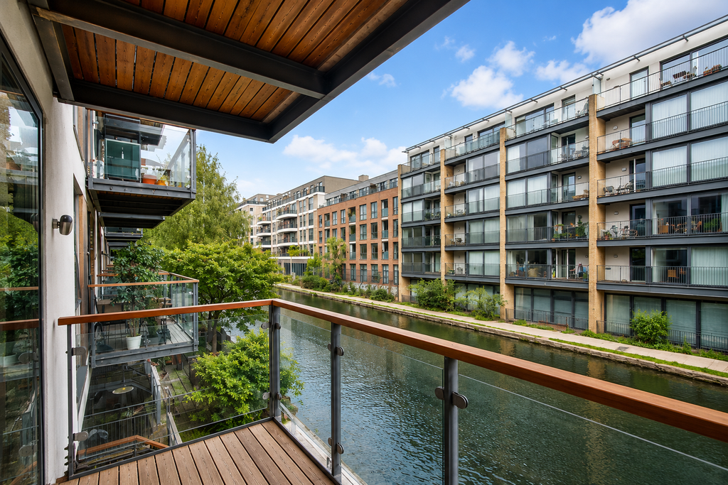 Property photo 2 of 11 Terrace With Canal View
