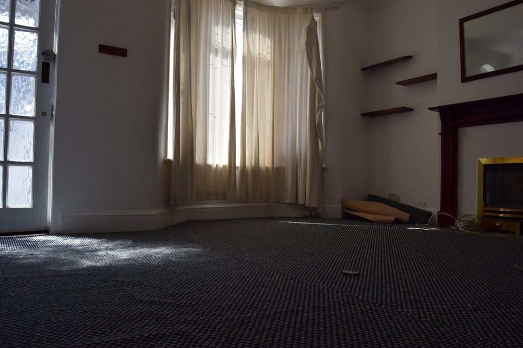 Property photo 3 of 17 Gallery