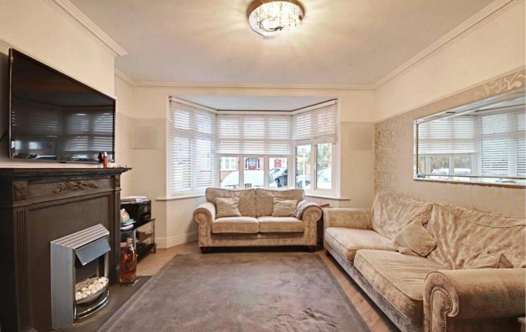 Property photo 1 of 12 Living Room