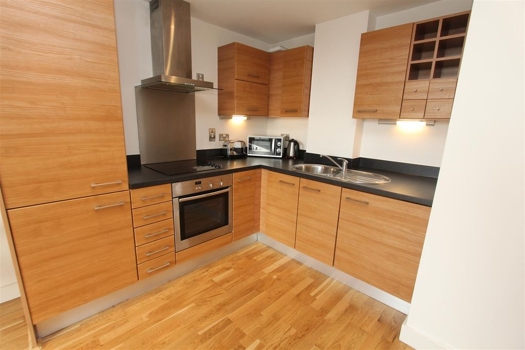 Property photo 2 of 9 Kitchen.Jpg
