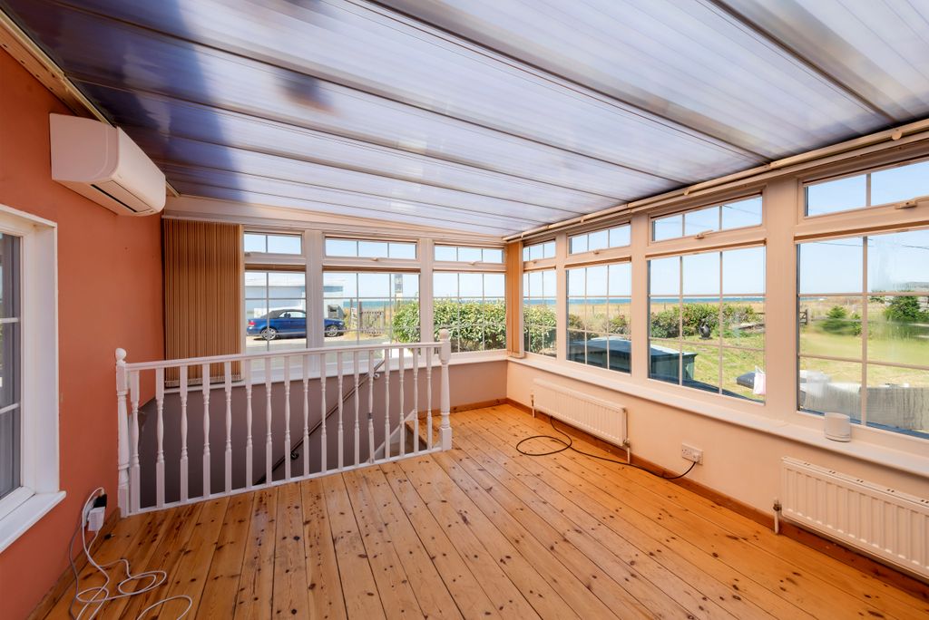 Property photo 3 of 21 Conservatory