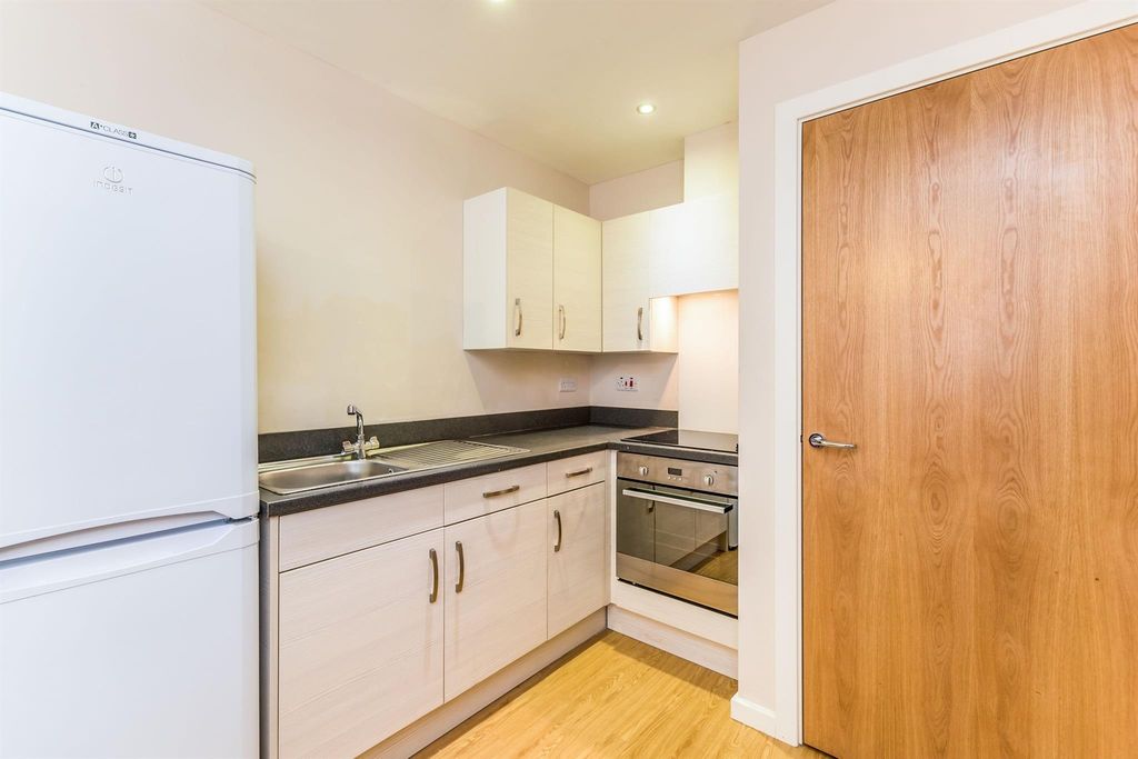 Property photo 3 of 9 Kitchen