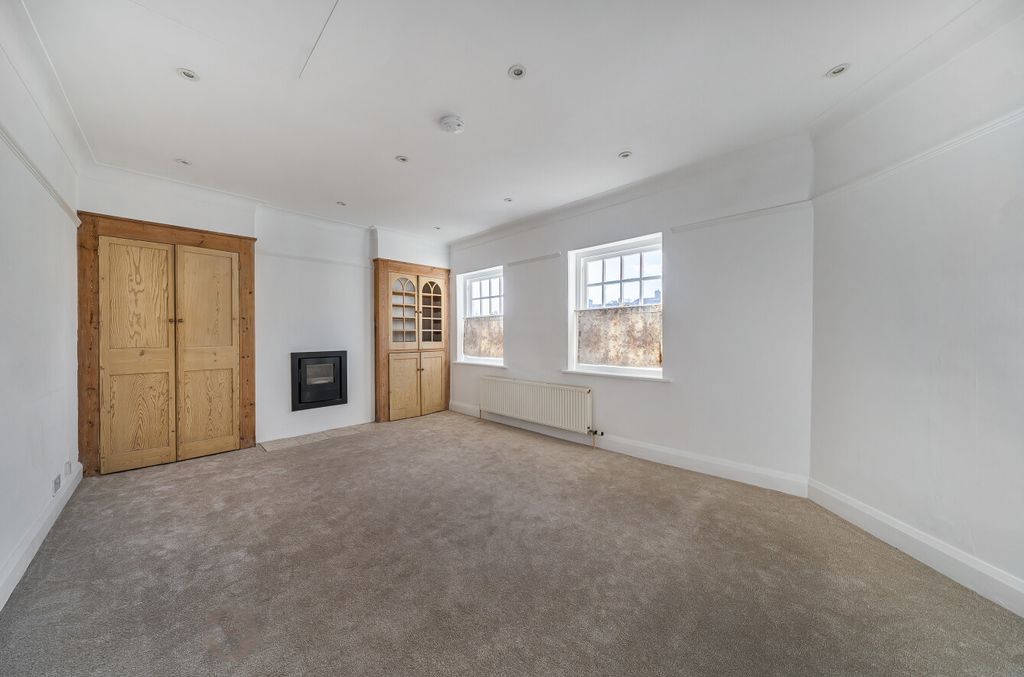 Property photo 2 of 8 1405814-15-699350...