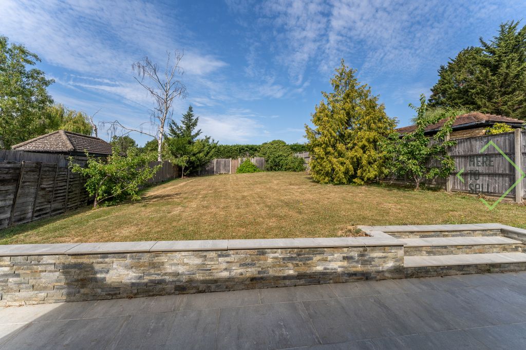 Property photo 1 of 19 Newmans Way, Barnet, En4 0Lr-1 (17)